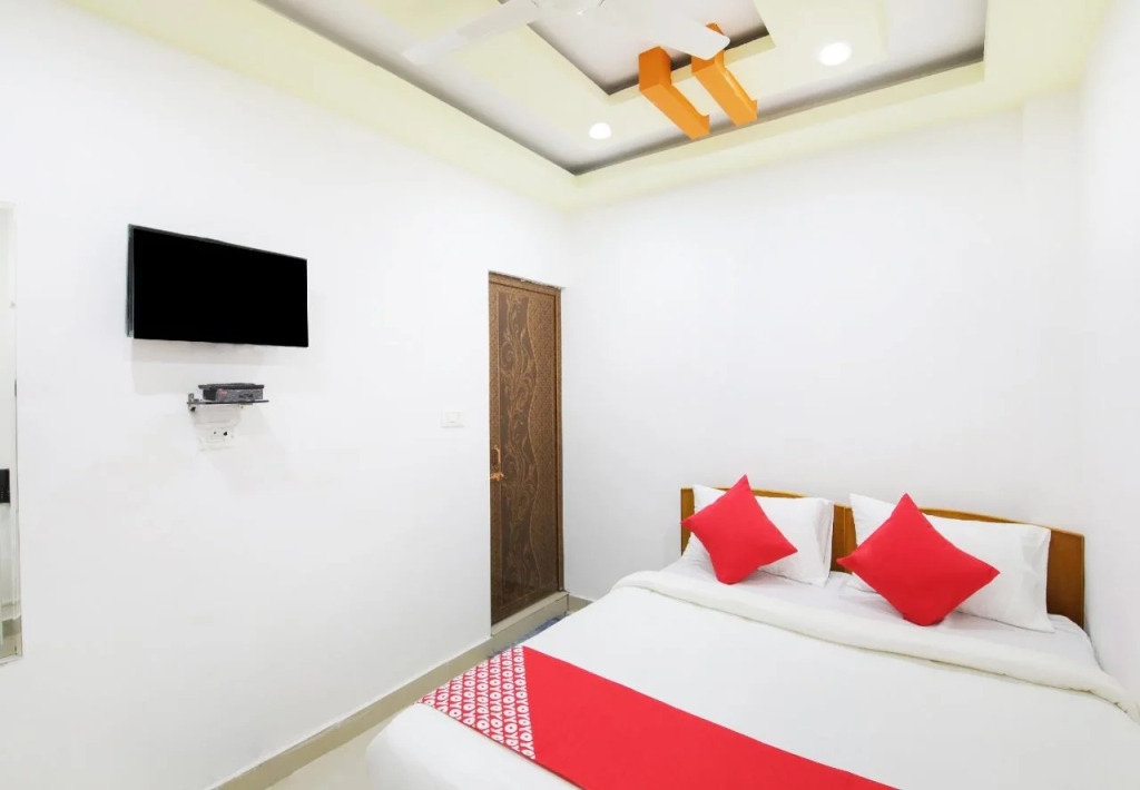 C Seasons Inn By OYO Rooms
