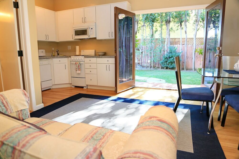 Wilshire Vista One Bedroom Vacation House - RUD 82201