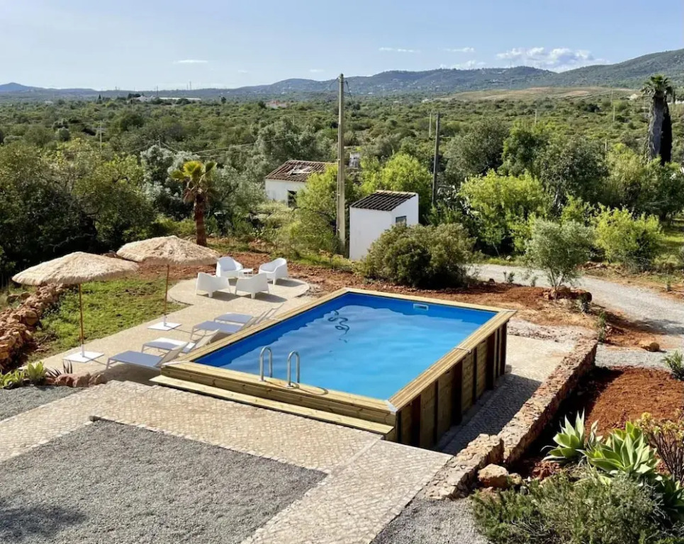 Casa Colinas Roxas by Portucasa