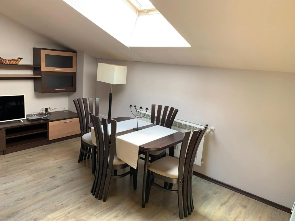 7 apartments in Alexander complex
