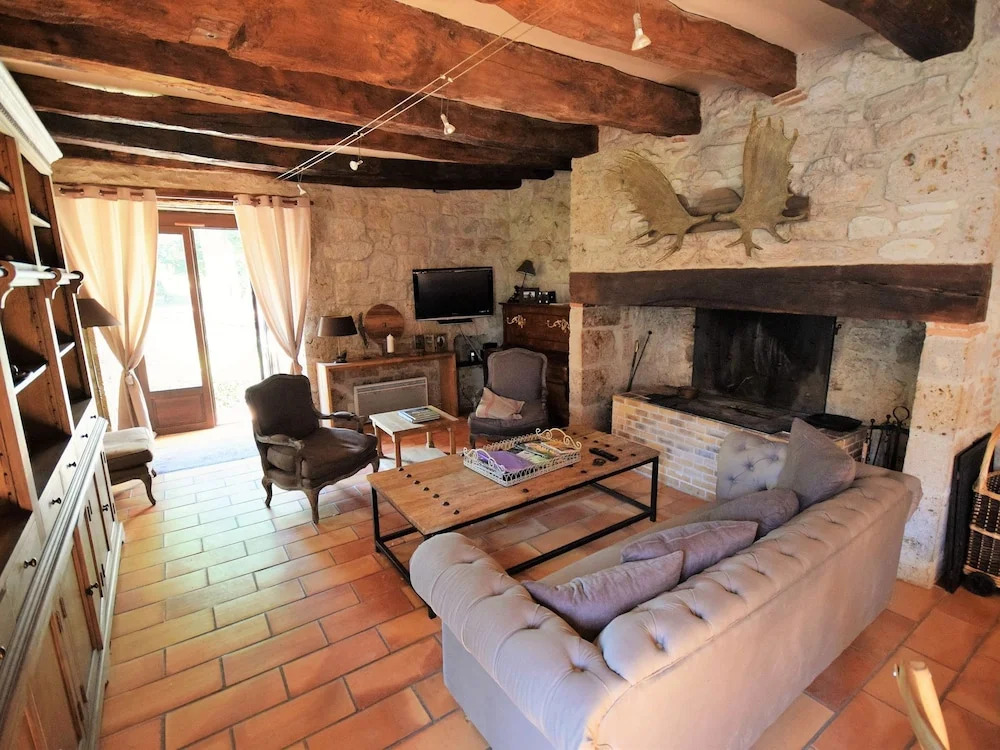 Castle 12th century with private pool close to Agen