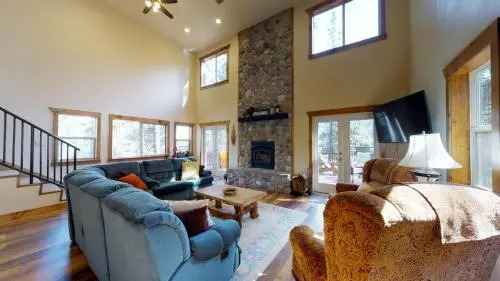 Lil Cascade Lodge