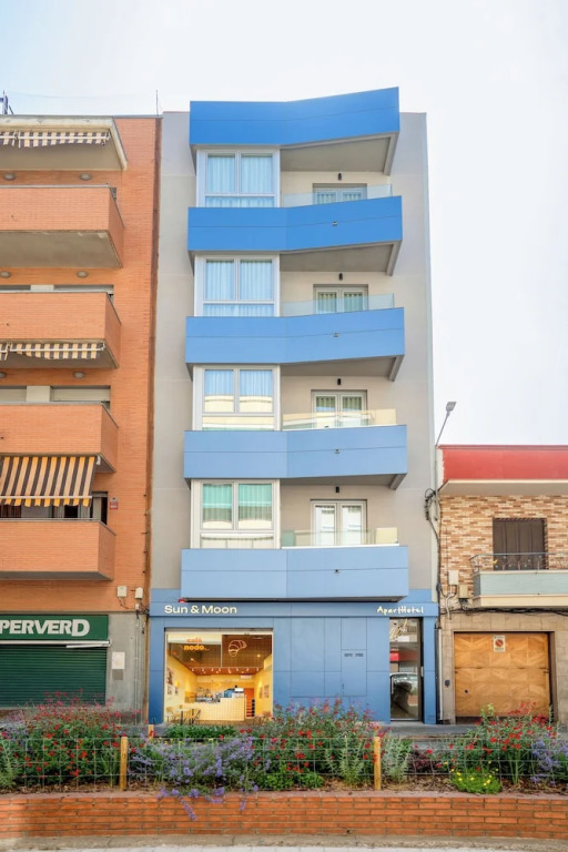 Sun & Moon Aparthotel