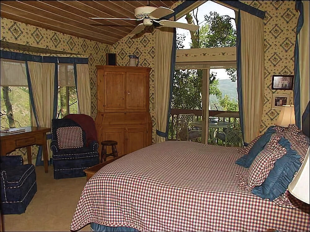 Walk 1 block to ski access - 6th bedroom mother-in-law unit optional Home by RedAwning