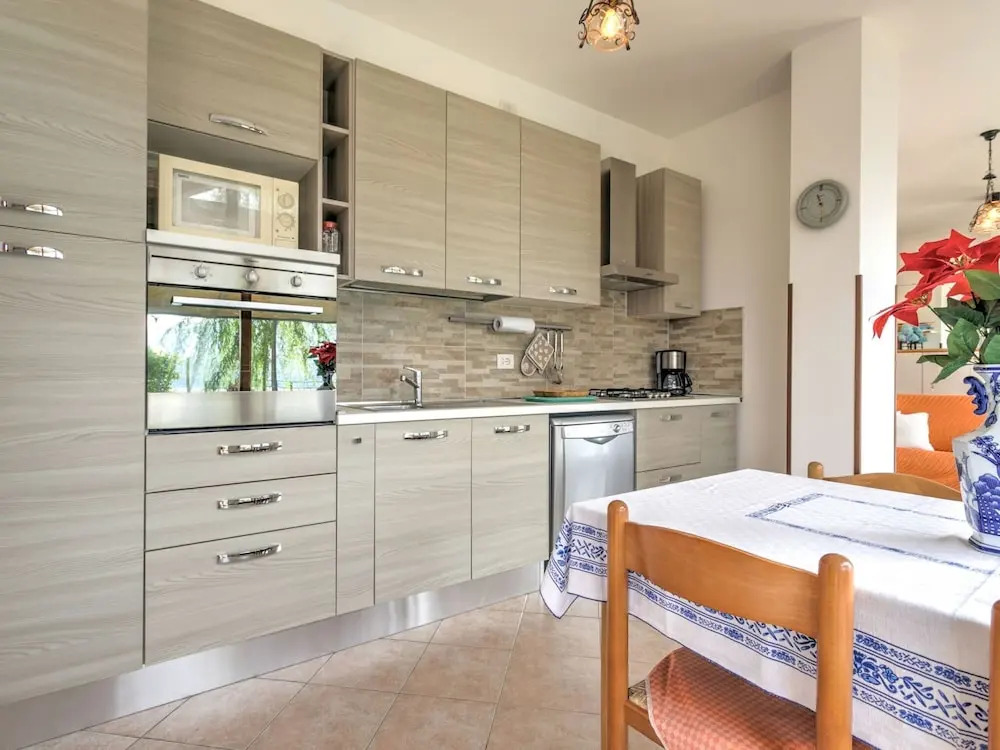 Wonderful flat with swimming pool, lift and garden