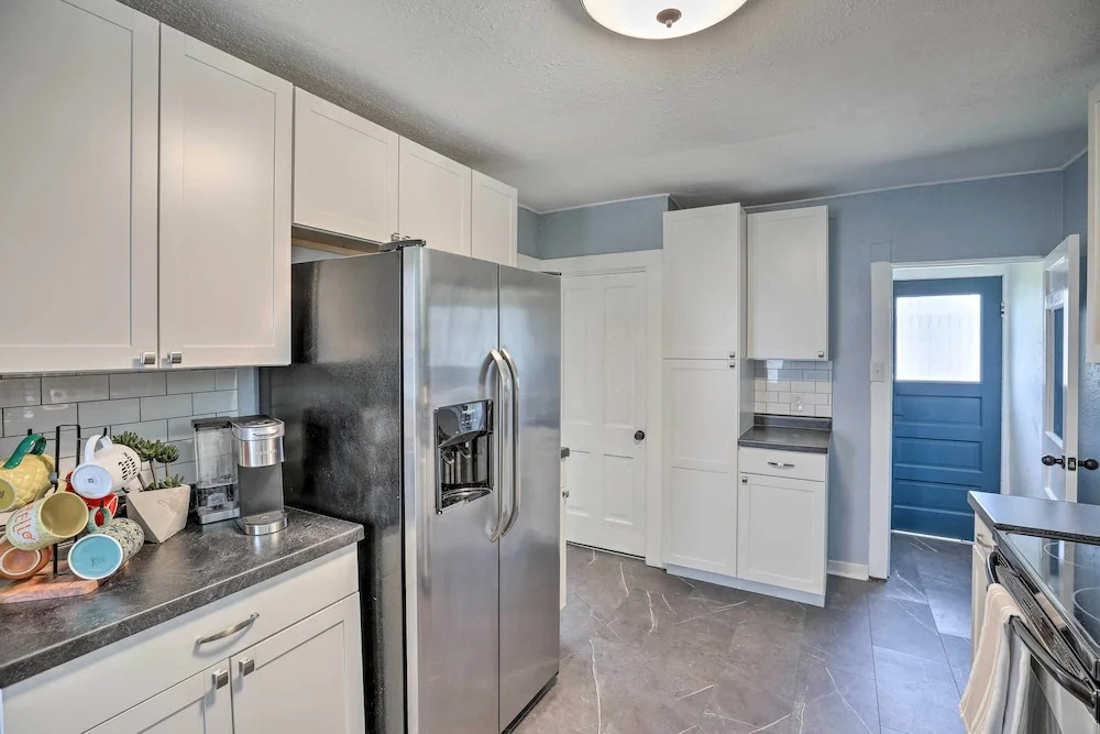 Sioux Falls Abode w/ Fire Pit - 1 Mi to Dtwn!