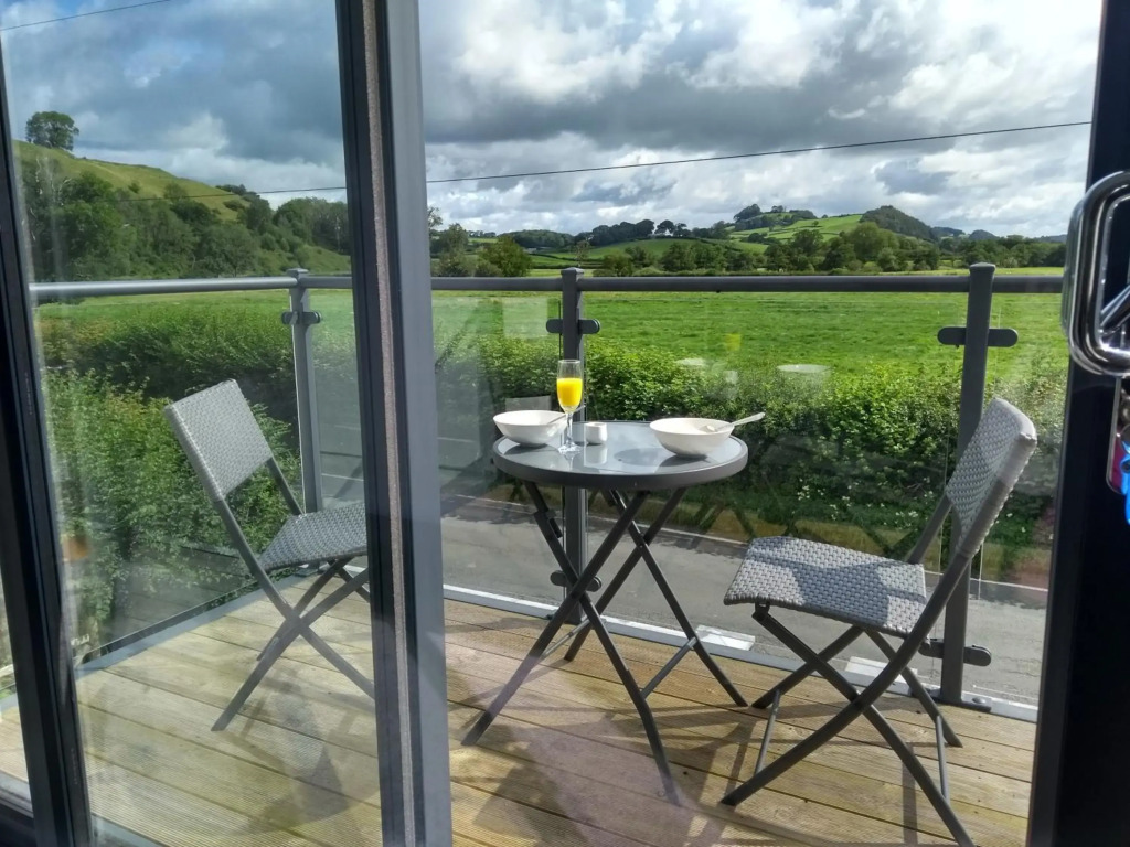 Gerycastell Luxury Holiday Apartment with Stunning Views & EV Station Point
