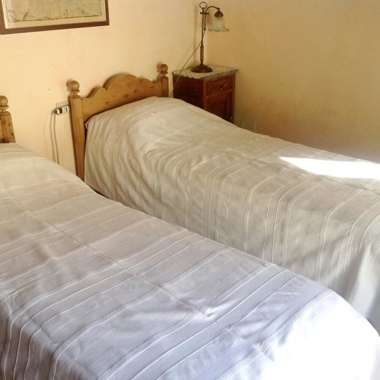 House With 2 Bedrooms in Mensano, With Pool Access and Wifi