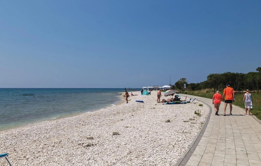 Four-Bedroom Holiday Home In Vodnjan