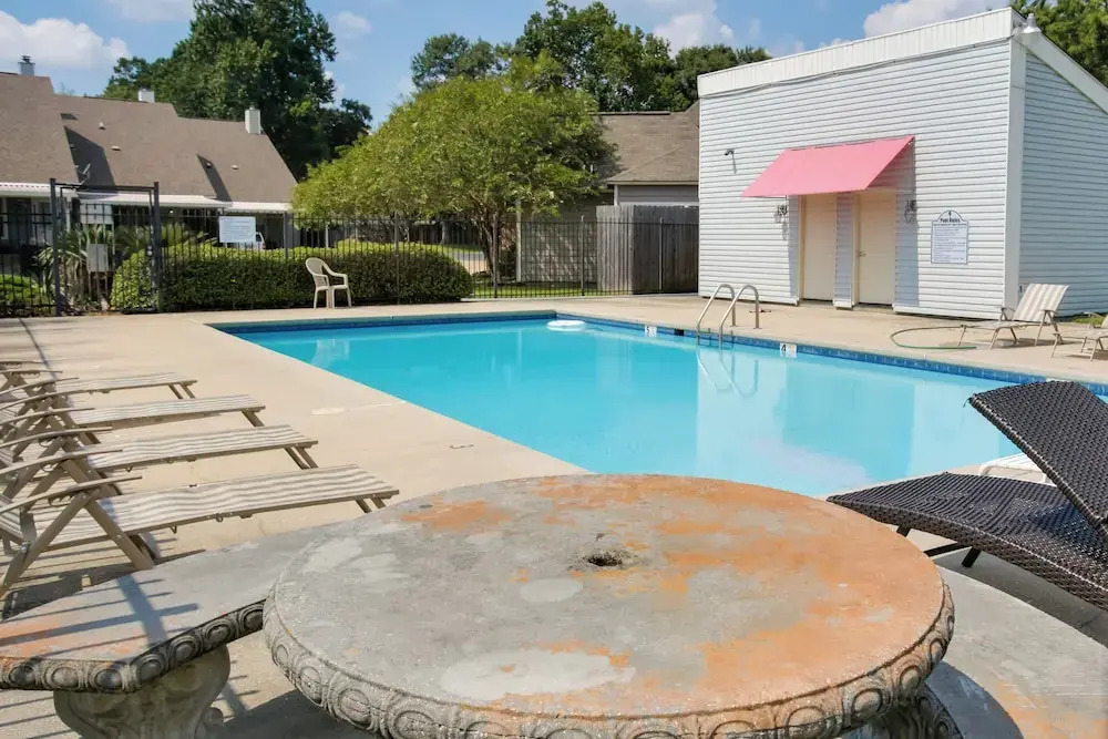 Baton Rouge Townhome w/ Pool Access - 7 Mi to Lsu!
