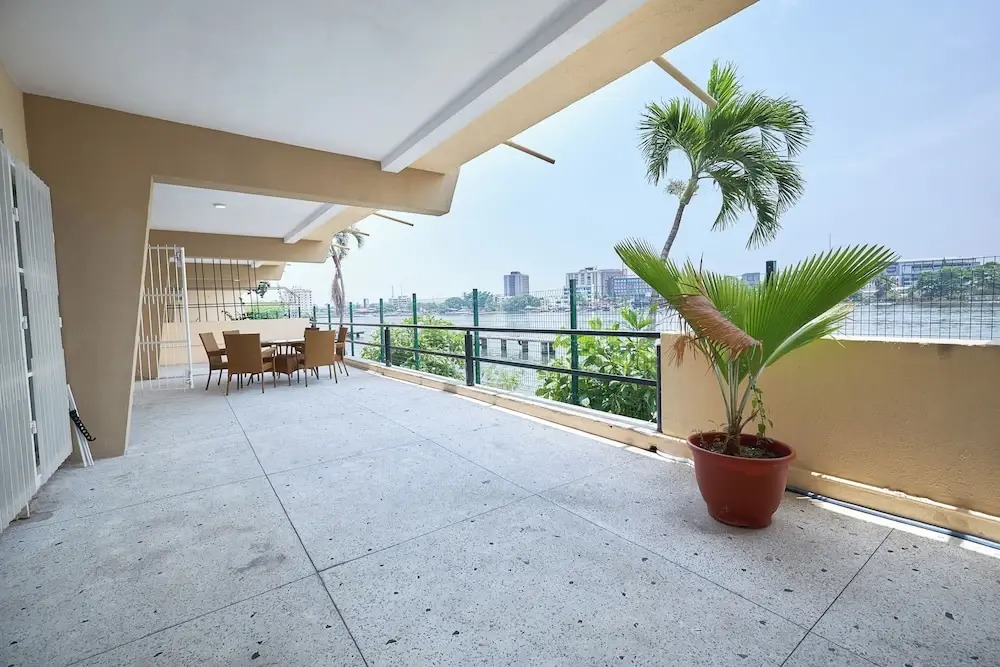 The Carrington Suites