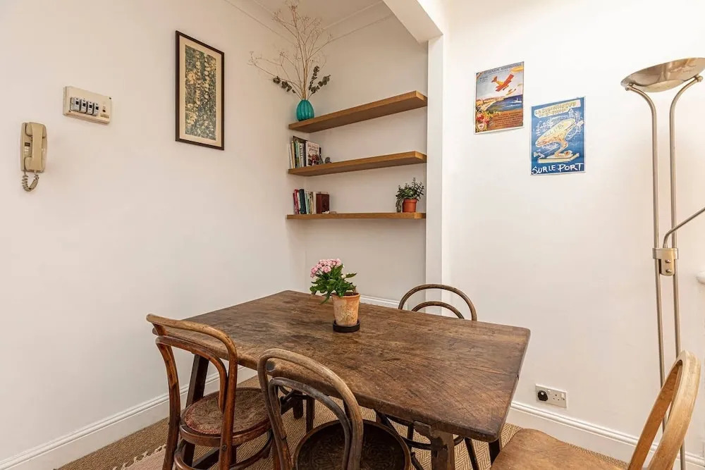 Lovely 1-bed Flat w/ Balcony in West Kensington