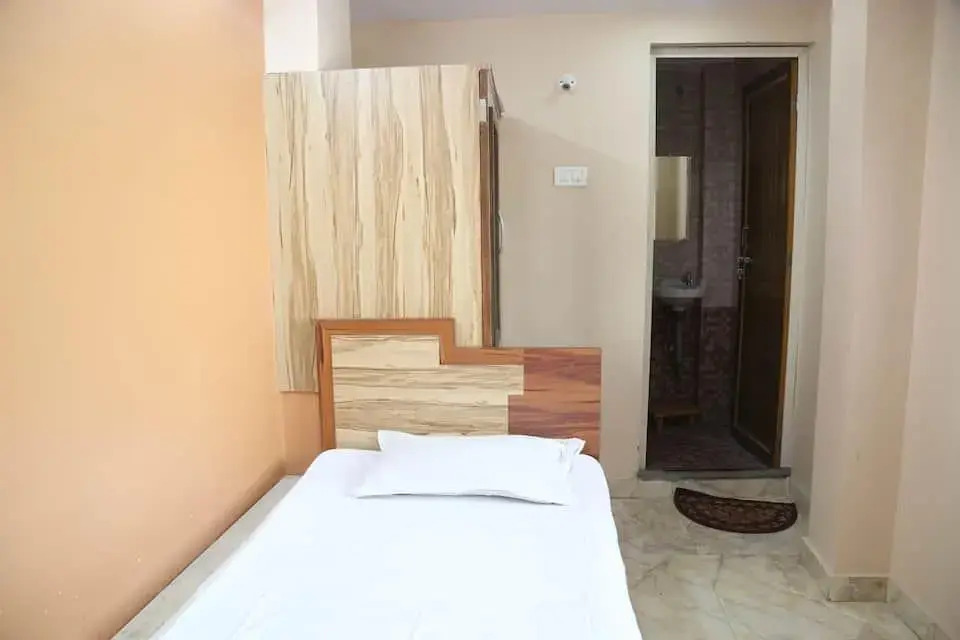 Hotel Jaisons by OYO Rooms