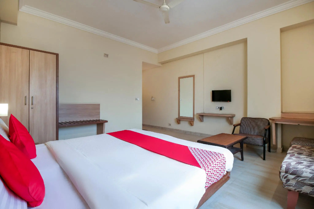 OYO 10924 Hotel Janpath