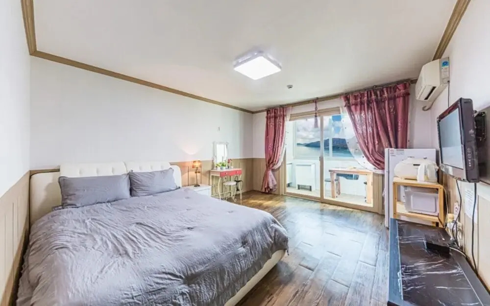 Geojedo Between the Sky and Sea Pension