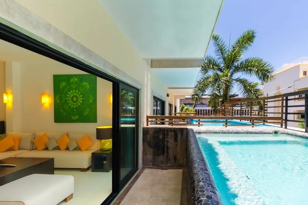 Beachfront! Luxury! 2 BR, W/ Plunge Pool. Paradise
