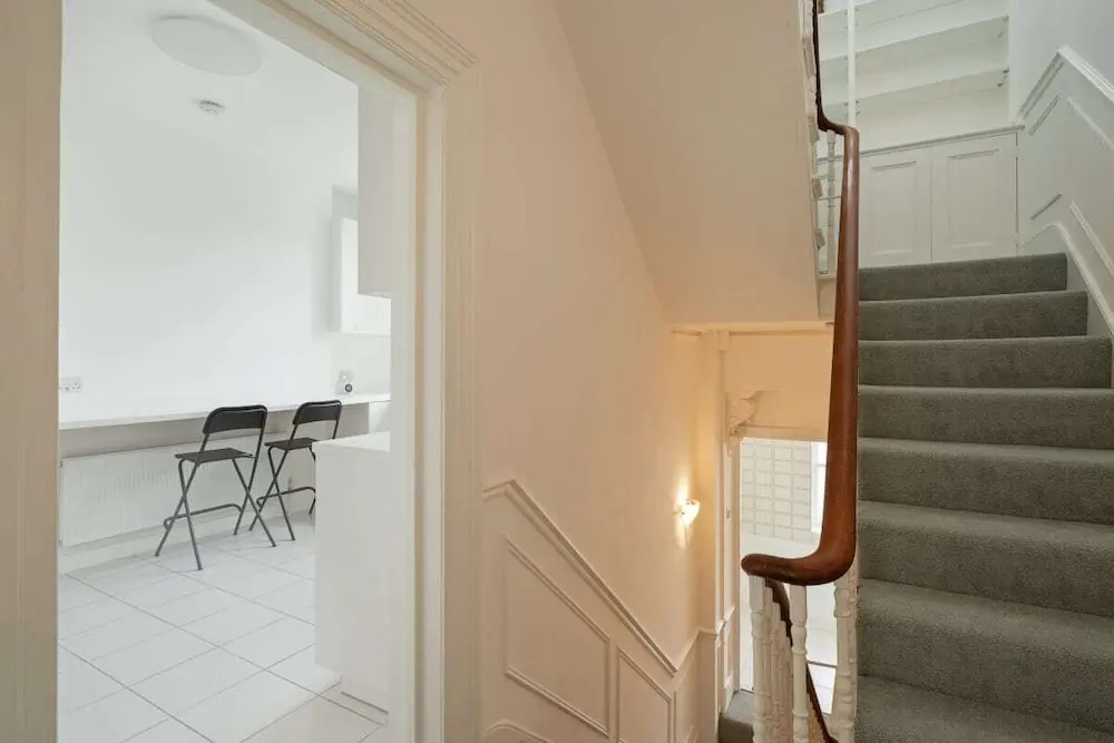 Sophisticated 2-bed, 2-bath apt in Chelsea