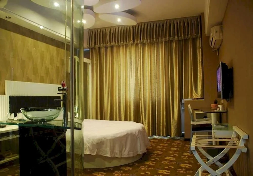 Nine Days Fashion Hotel Zhengzhou China World Trade Center 360 Square