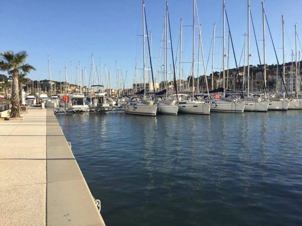 Apartment With 2 Bedrooms in Saint-mandrier-sur-mer, With Wonderful se