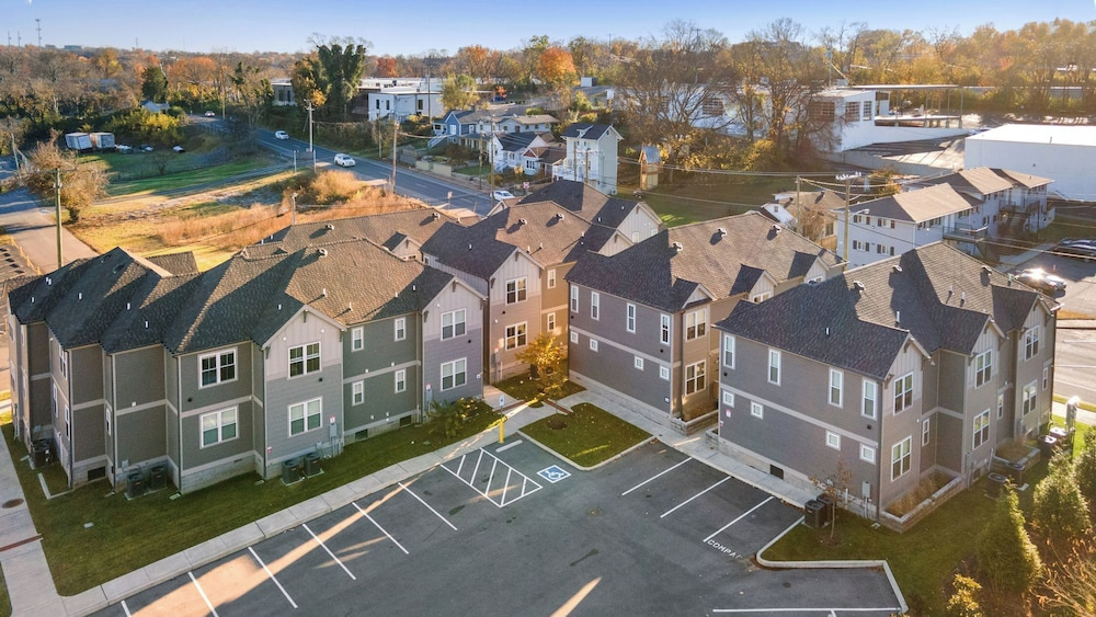 Hart Suite 16 by Avantstay Gorgeous Town House w/ Modern Amenities in Nashville!