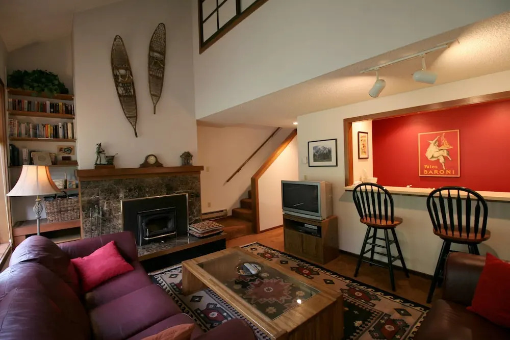 Mt. Baker Lodging Condo #80 – Fireplace, Sleeps 4! by MBL