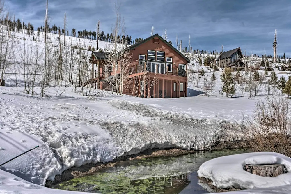 Mountain-view Deck: South Lake Tahoe Retreat!