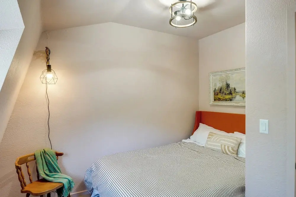 Walk to Village: Cozy Cabin in Pine Mountain Club