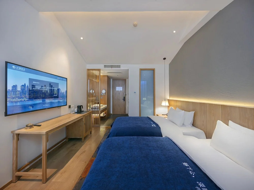 Qianna Hotel (Zhengzhou Erqi Square David City)