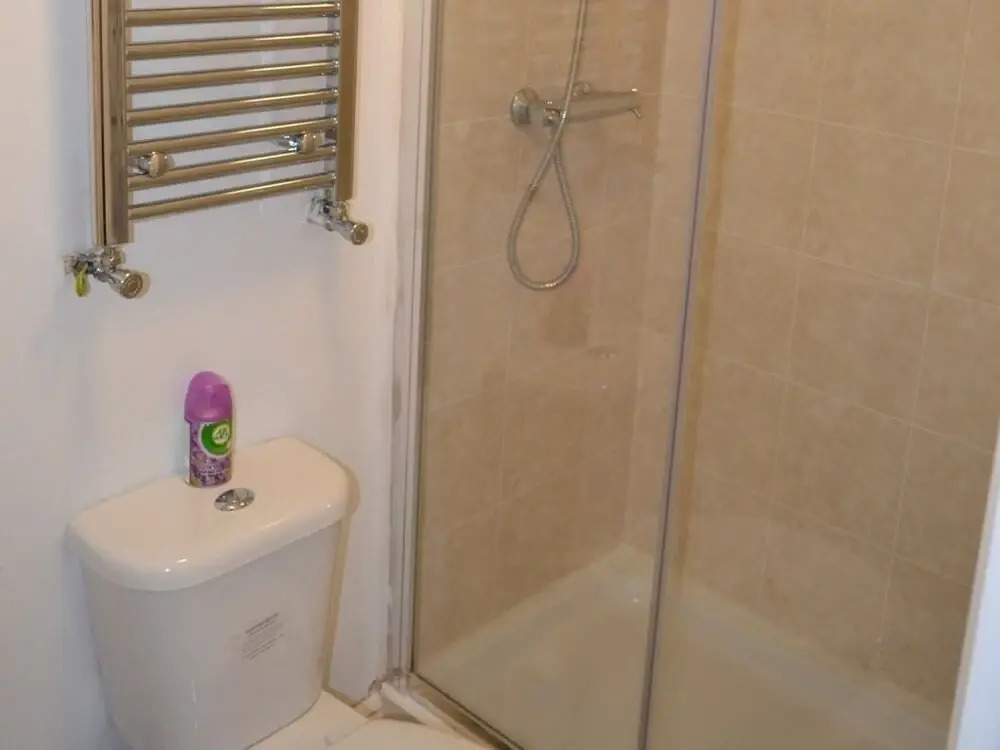 2 Bedrooms En-suite Near Victoria