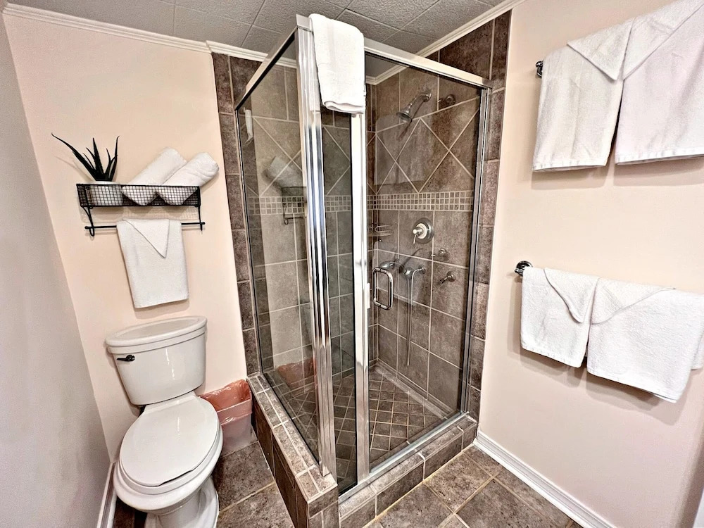 Porpoise Pass - Ground Floor Guest Suite
