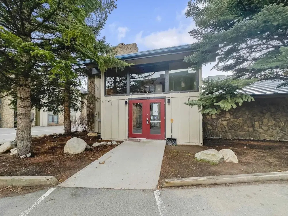 A105 Lake Cliffe 2 Bedroom Condo