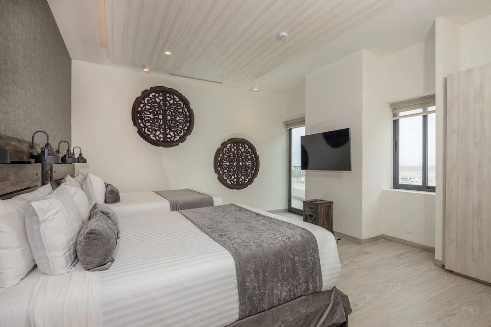 Waves Views Luxury 3BR Oceanfront Condo