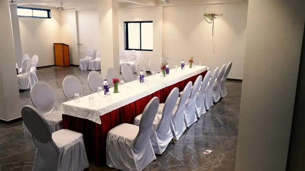 Hotel Radhika