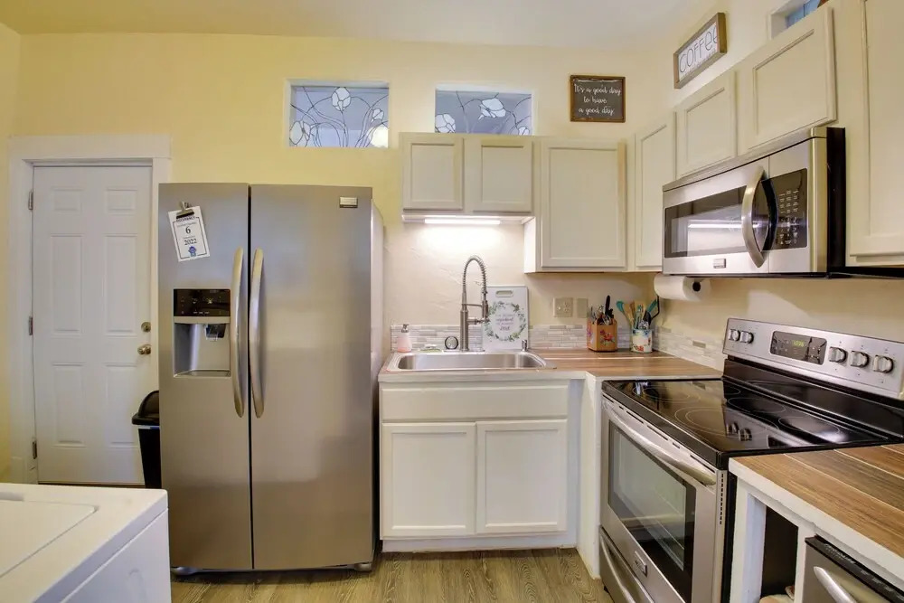 Walk to Dtwn Hot Springs: 'lazy Daze Bungalow'