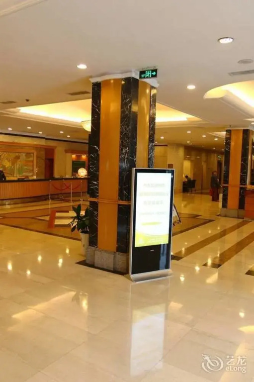 Super 8 Hotel Sanyuanli Subway Station