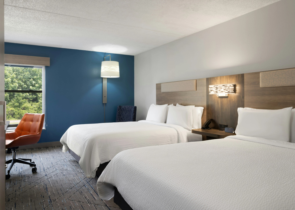 Holiday Inn Express Indianapolis Airport by IHG