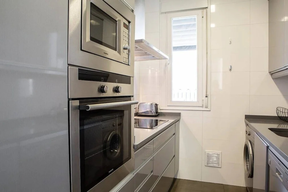 Beautiful 1 Bed Sleeps 6 W Terrace Heart of Madrid
