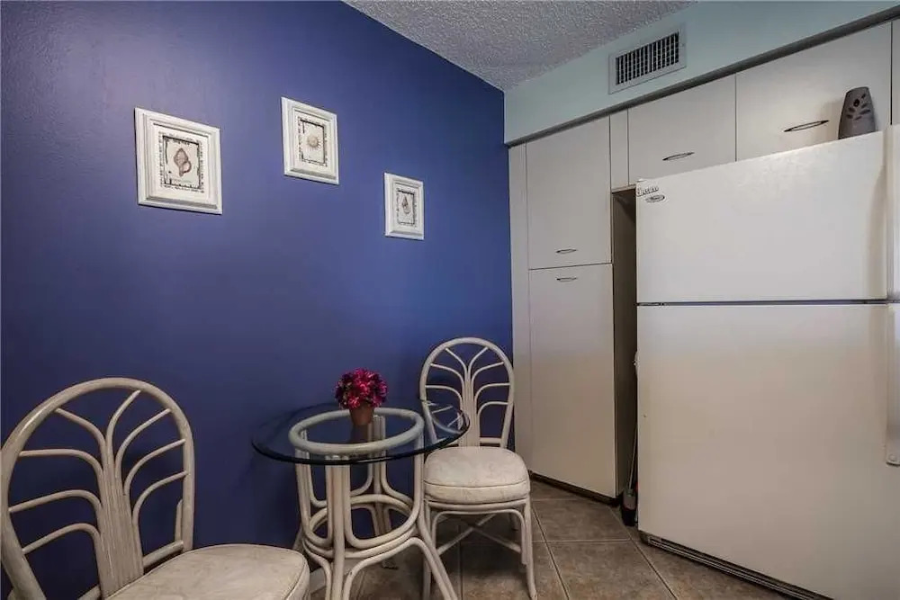 Vista Verde East - Two Bedroom Condo - 1-103