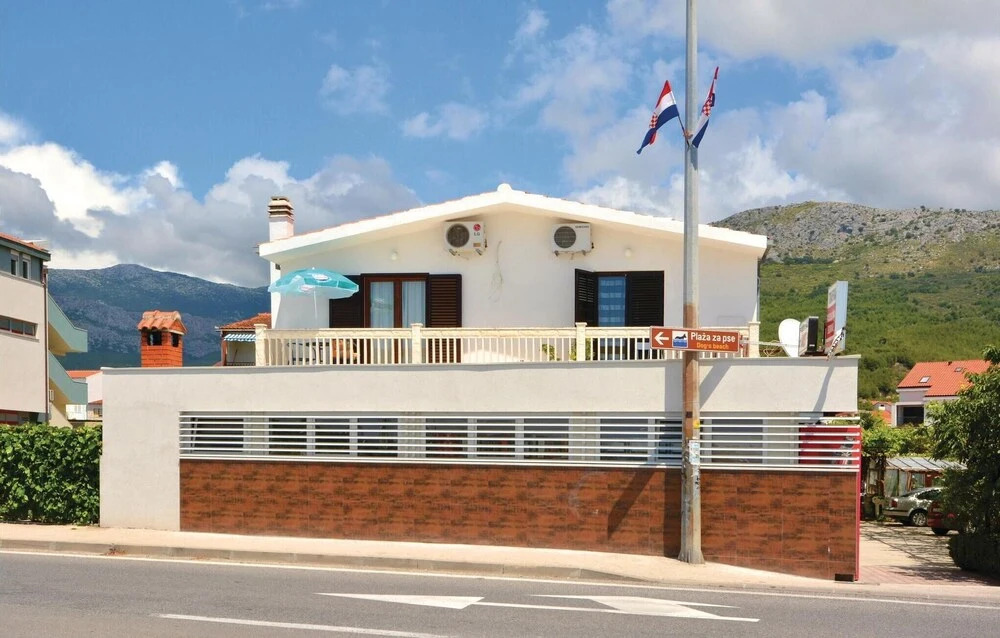 Amazing Home in Podstrana With Wifi and 2 Bedrooms