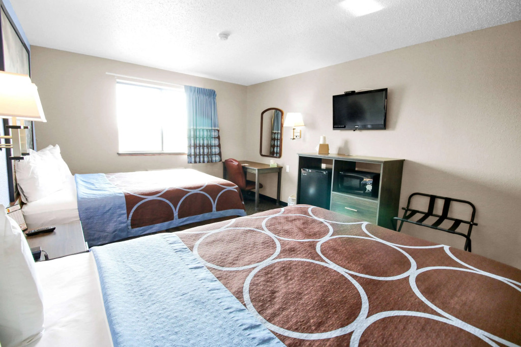 Super 8 by Wyndham Kenosha/Pleasant Prairie