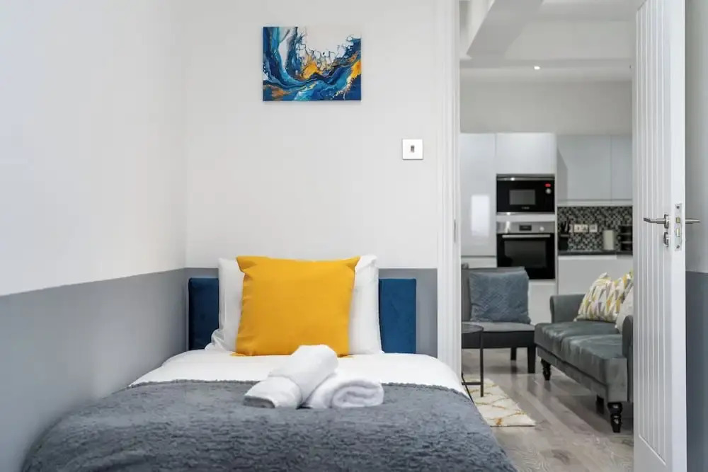 1 Bed Flat - Sleeps 3 - Parking - Wifi