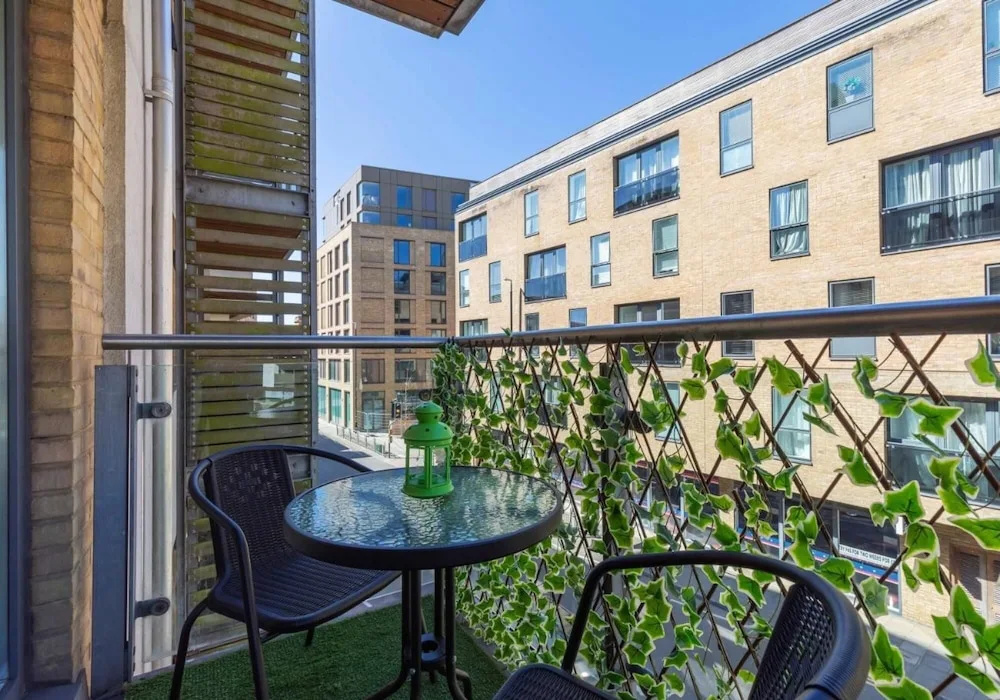 Central Garden View | Modern 2 Bedroom 2 bathroom Apartment | Balcony