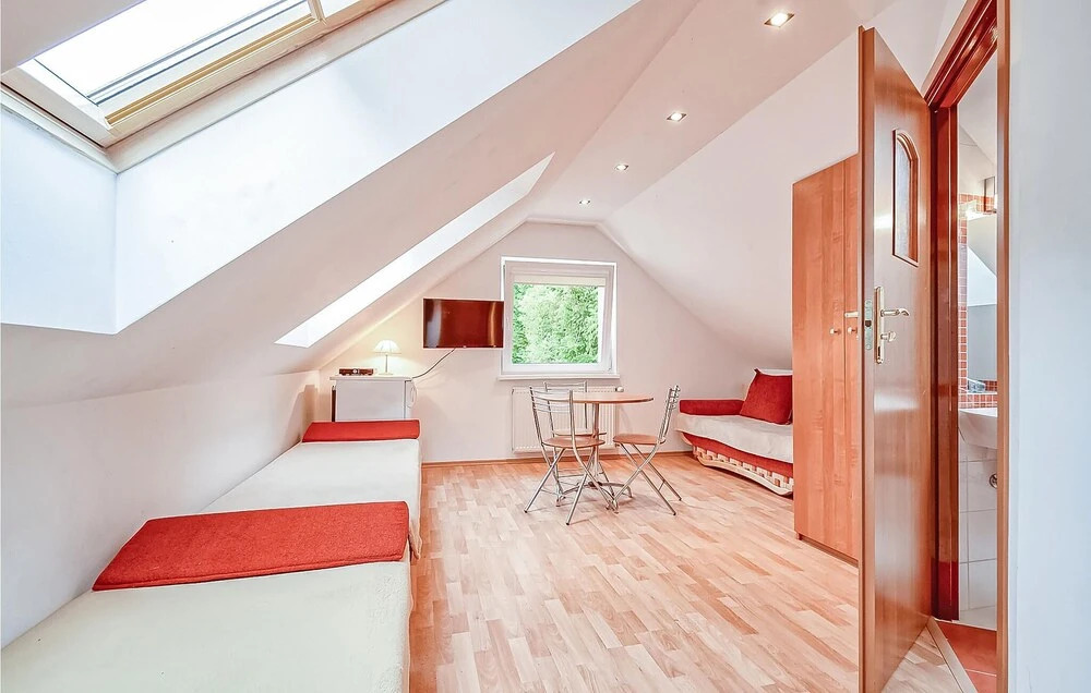 4 Bedroom Cozy Home In Grzybowo