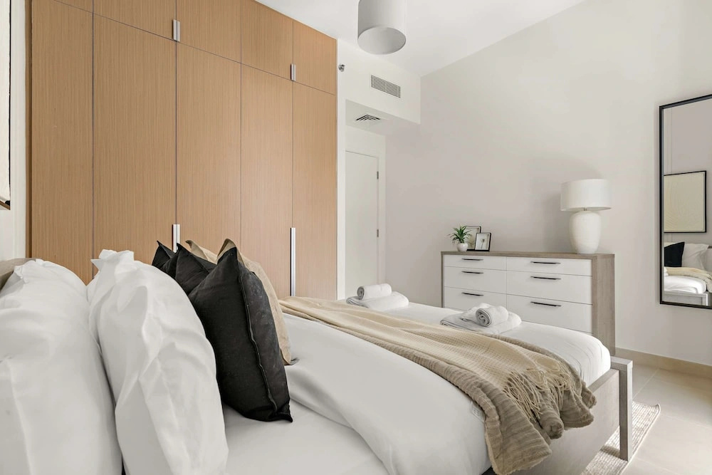 Silkhaus Chic 1BR Creek Beach Grove Pool View