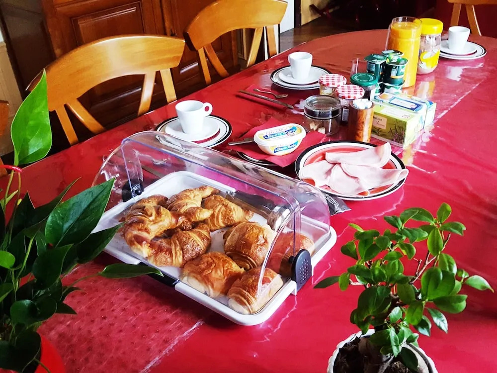 Apakabar Homestay - proche gare Melun, parking privé, Netflix