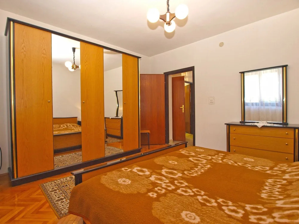 Apartment 1586
