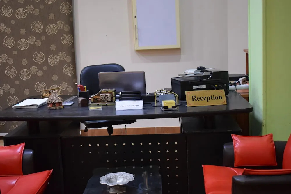 Travelholic Hostel