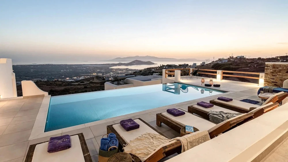 Naxos Skyline Luxury Villas