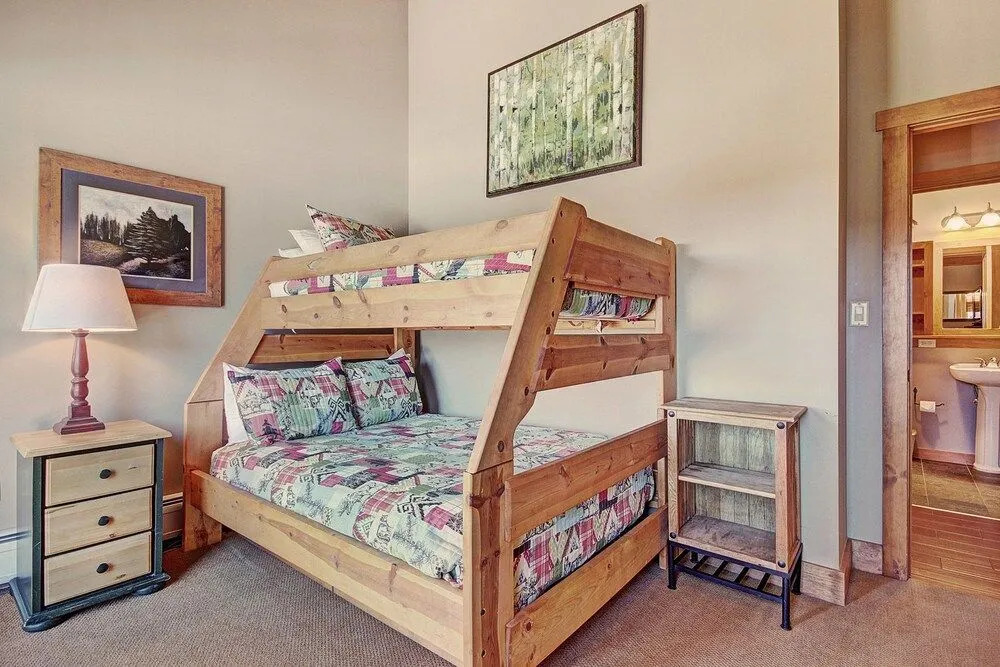 2317 Red Hawk Lodge by RedAwning