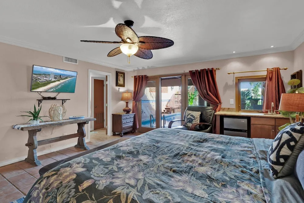 Waterfront Townhome With Pool & Boat Slip!